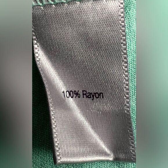 Jennifer Lopez Sleeveless Flowy V-Back Green & Gold Blouse. Top. Shirt. Small. - Picture 7 of 7